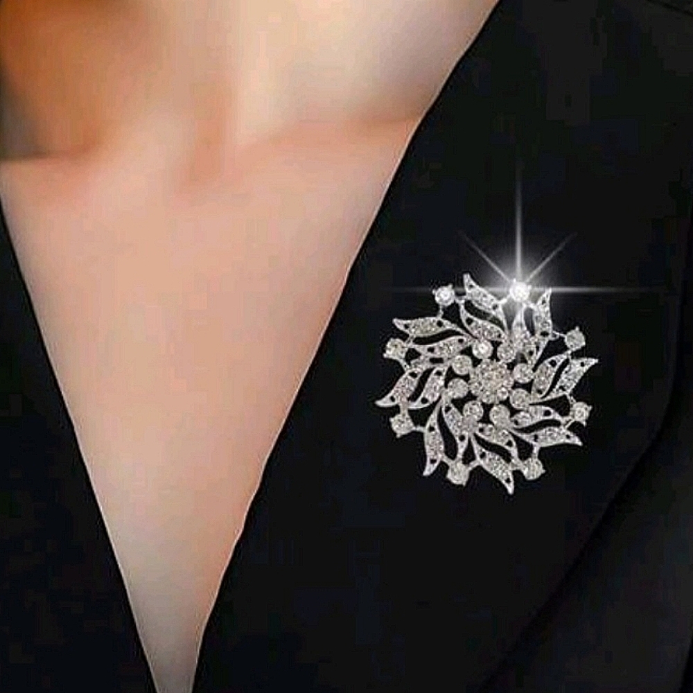 💖Fashionable Rhinestone Snowflake Brooch